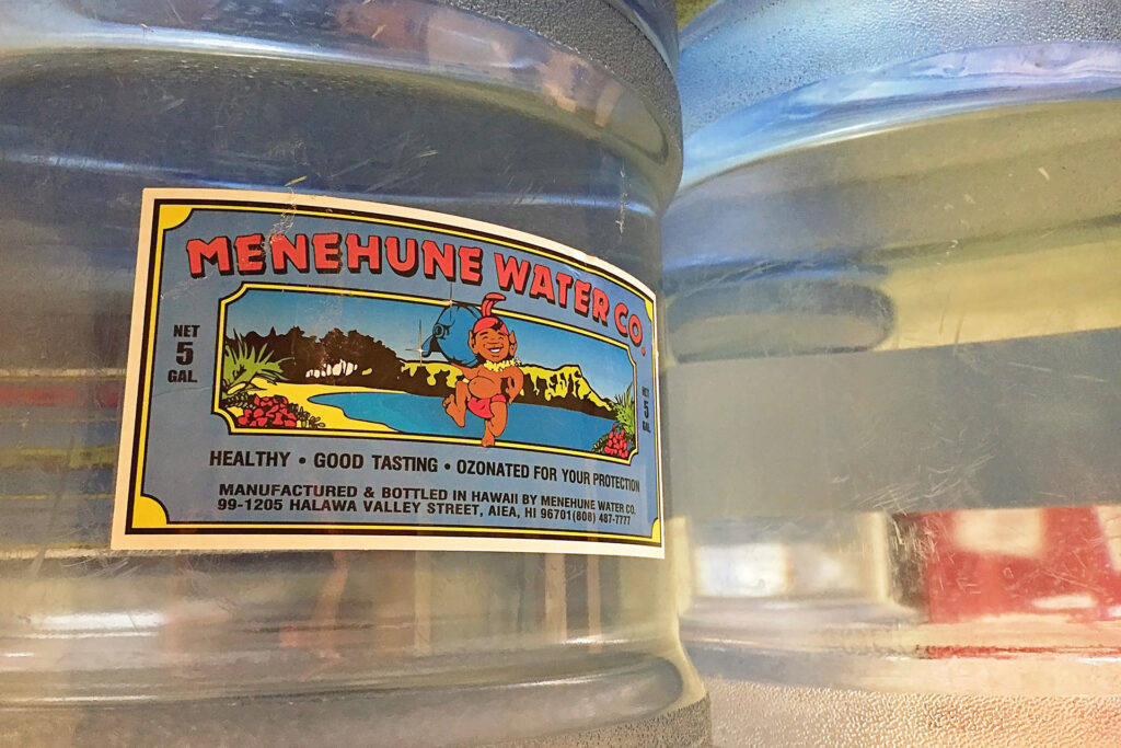 Menehune Water Company のボトルラベル