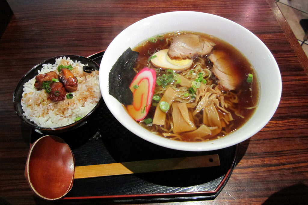 木久蔵ラーメンと焼き豚ご飯のセット